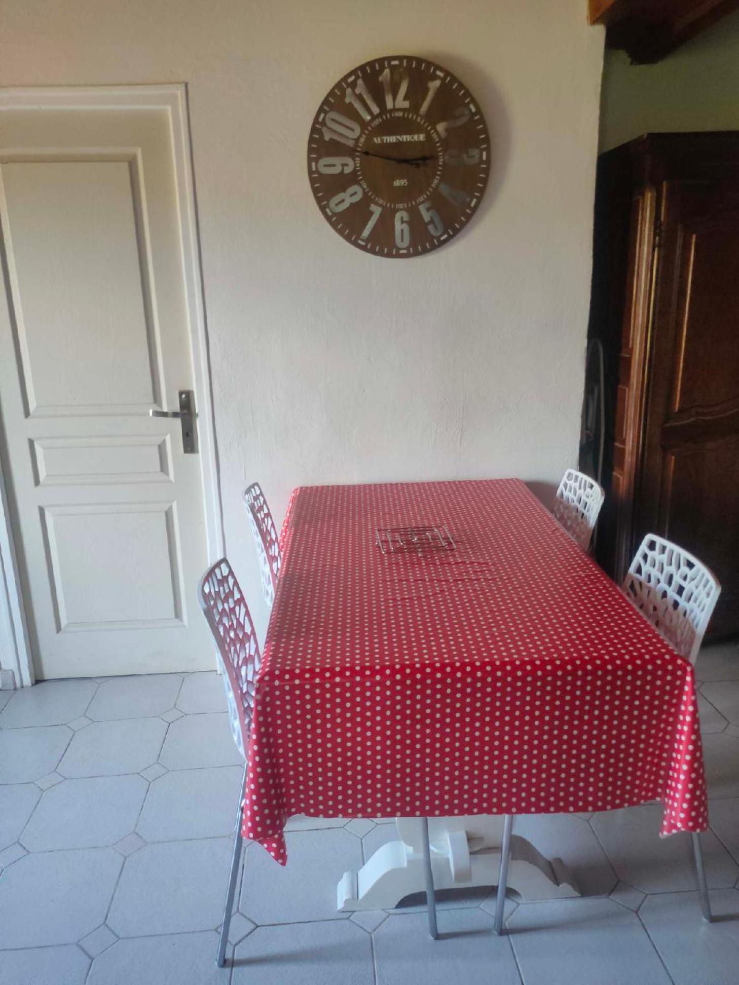 Appartement Avec Grand Jardin Et Parking, Uzès Buitenkant foto